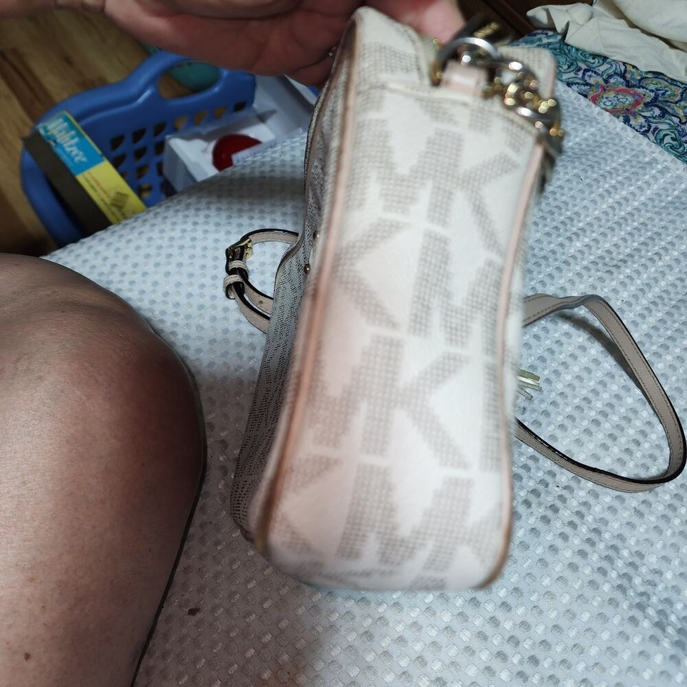 MICHAEL KORS GUC LORA CROSSBODY BAG WITH TASSEL - Picture 5 of 8